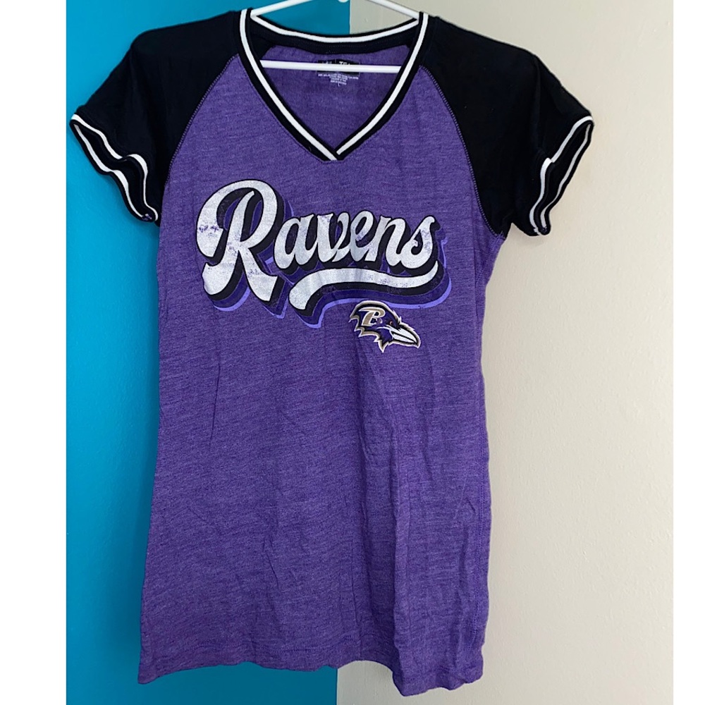 Large Women’s purple ravens shirt